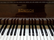 Рояль Ronisch
